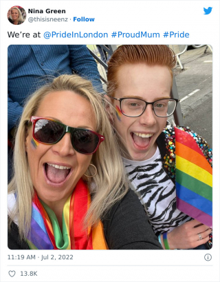 Illustration de l'article : Il décide d'aller en robe rouge au bal de fin d'année pour se sentir lui-même