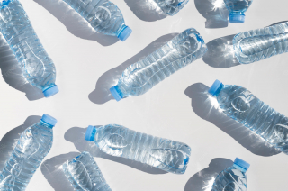 Illustrazione dell'articolo: Ondata di caldo: attenzione a non lasciare mai una bottiglia d'acqua in macchina