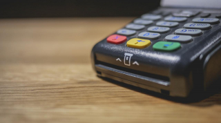 Illustration de l'article : Attention, l'arnaque au faux terminal de paiement est de retour dans les restaurants