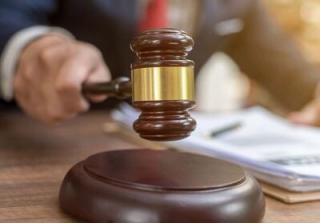 Illustration de l'article : Une femme doit rendre 25 000 € à la CAF, trahie par ses posts Facebook