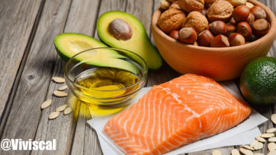 Illustration : 7 aliments qui aident à faire pousser les cheveux