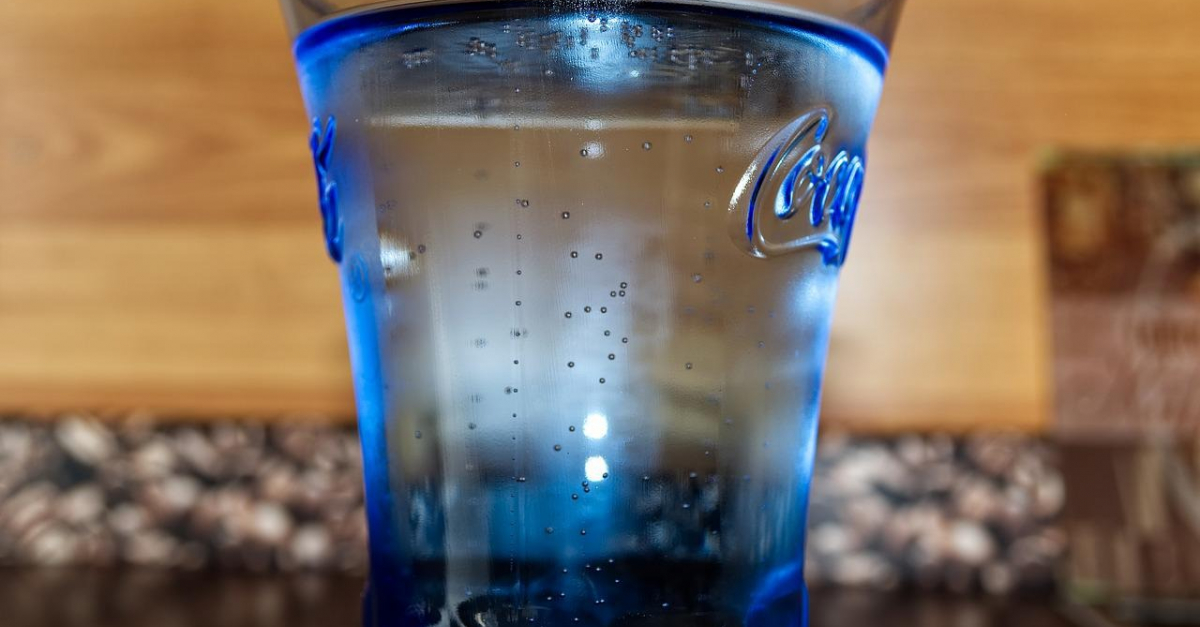 Eau pétillante en boire quotidiennement est dangereux pour la santé