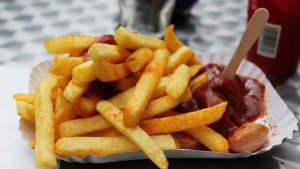 Illustration : "Pénurie : les frites bientôt plus courtes et plus chères !"