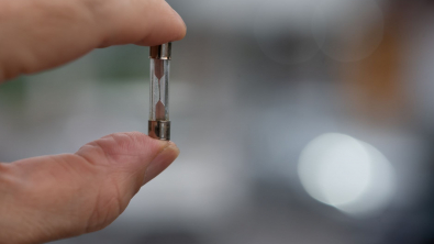 Illustration : Arnaque au fusible : une personne âgée se fait arnaquer de 4 500 euros