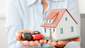 Illustration : "Assurances habitation et automobile : des hausses importantes prévues pour 2023"