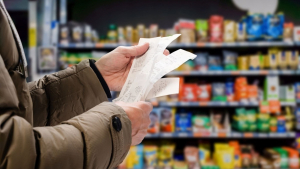 Illustration : "Achats en supermarché : les promotions bientôt plafonnées, les consommateurs inquiets"