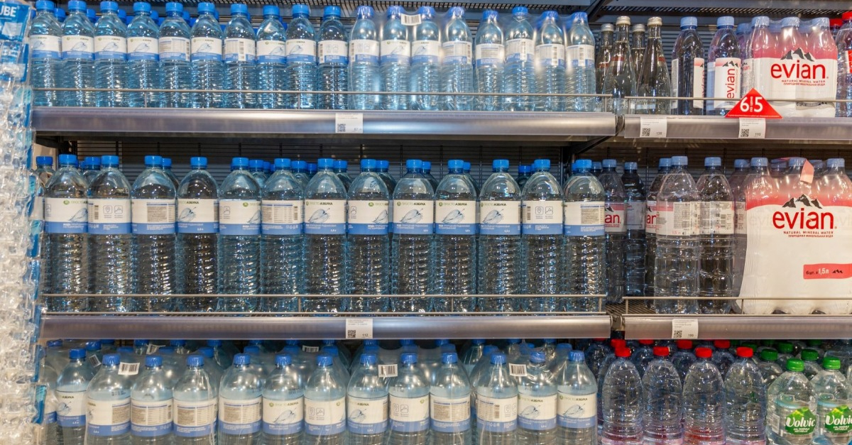 Pénurie : pourquoi les bouteilles d'eau gazeuse désertent les