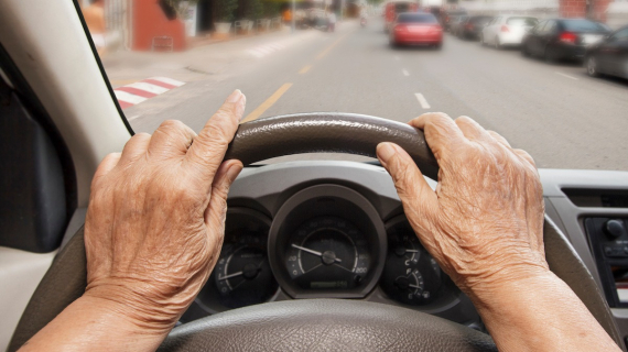 Illustration : Personnes âgées : polémique autour des nouveaux critères d’aptitude à conduire