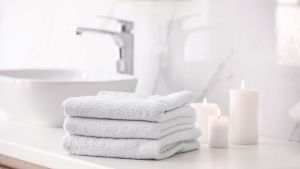 Illustration : "L'entretien des serviettes de bain selon une experte en dermatologie : fréquence, lavage et choix du linge"