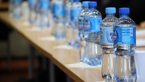 Illustration : "Bouteilles d’eau : une étude tire la sonnette d’alarme concernant les microplastiques"