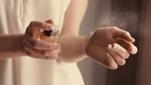 Illustration : "Parfums à petits prix : la parfaite alternative au parfum J’adore de Dior est disponible sur le marché"
