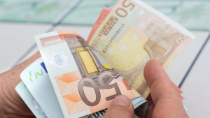 Illustration : "Prenez garde à cette arnaque aux billets de 50 euros qui piège les automobilistes"