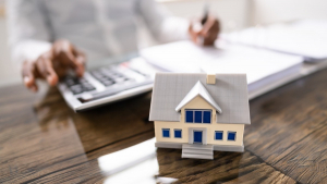 Illustration : "Taux de Crédit Immobilier : Entre inquiétudes et espoirs pour les emprunteurs"
