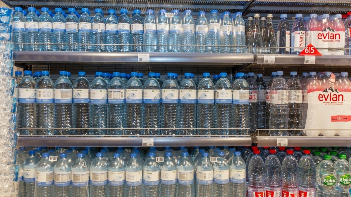 Les spécialistes élisent la meilleure eau minérale en bouteille du marché — free download