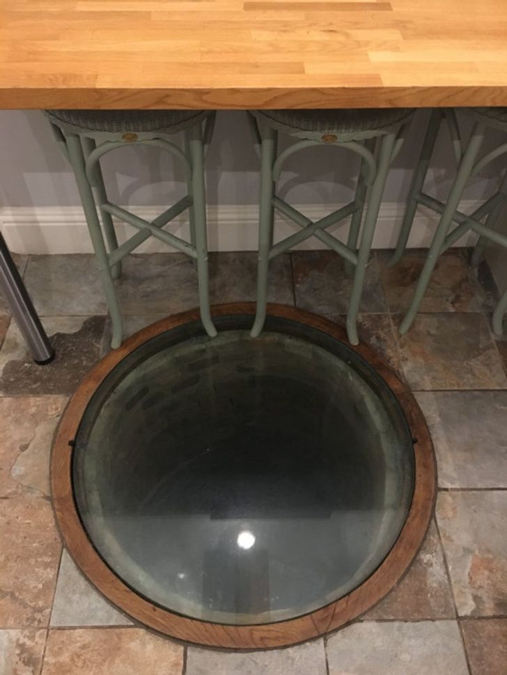 Illustration de l'article : Ces 18 photos des découvertes qu'on peut faire en emménageant