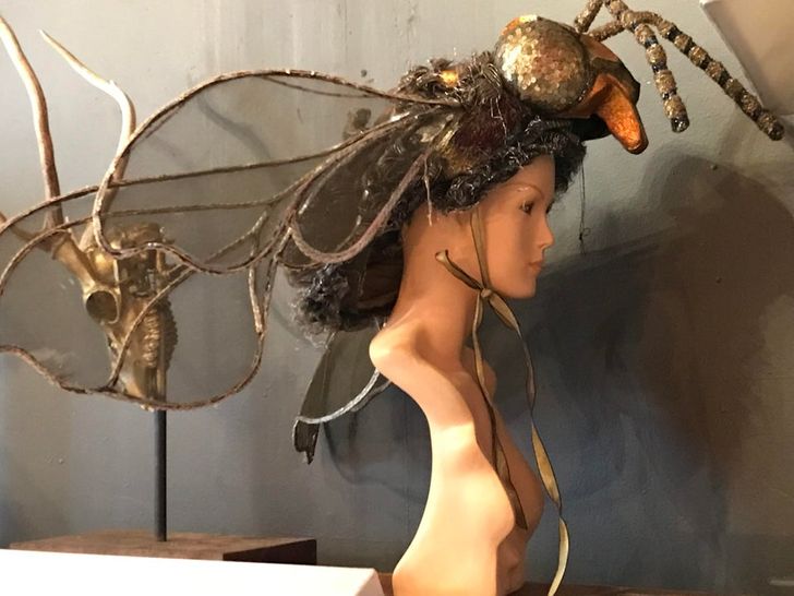 Illustration de l'article : Ces 20 objets et r&eacute;alisations tir&eacute;s par les cheveux