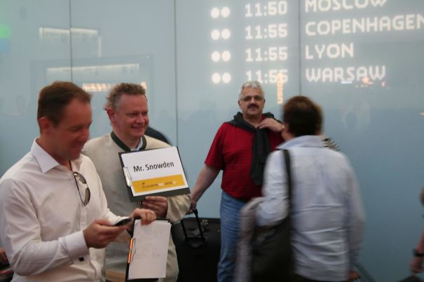 Illustration de l'article : 40 façons hilarantes d’accueillir vos amis à l’aéroport