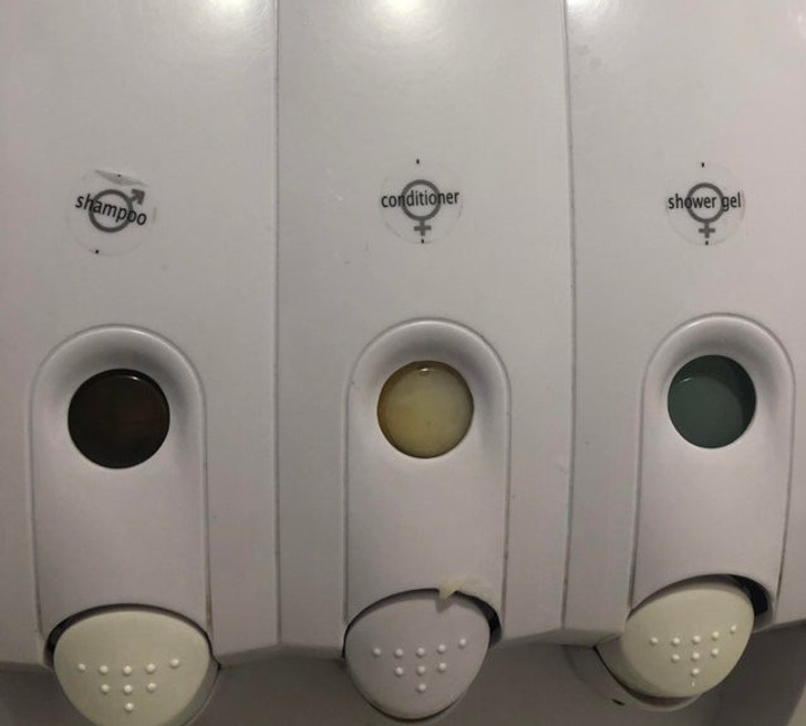 Illustration de l'article : Ces 18 photos illustrant de drôles de surprises dans les chambres d'hôtel