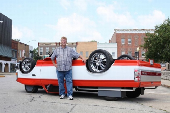 Illustration de l'article : 29 voitures totalement improbables vues sur les diverses routes du monde