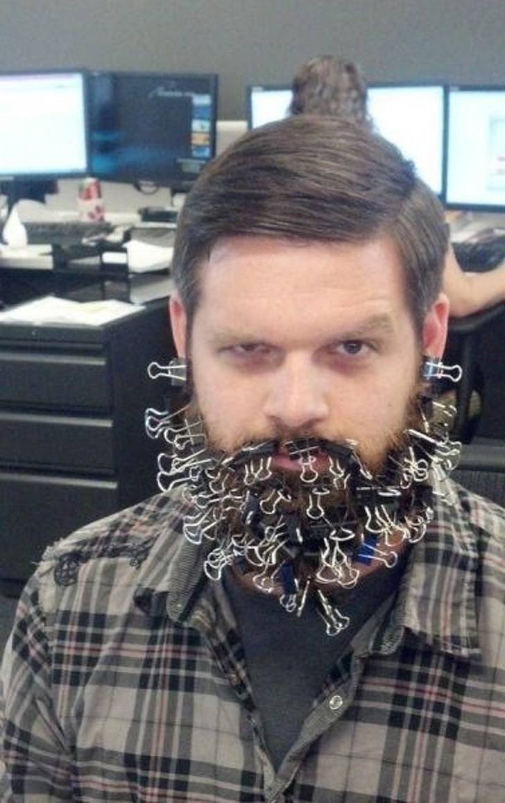 Illustration de l'article : Ces 22 employ&eacute;s qui ont trouv&eacute; une fa&ccedil;on de lutter contre l'ennui au travail