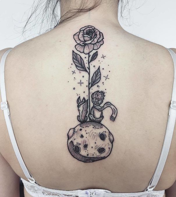 Ces 20 idées de tatouages féminins à réaliser sur la colonne vertébrale