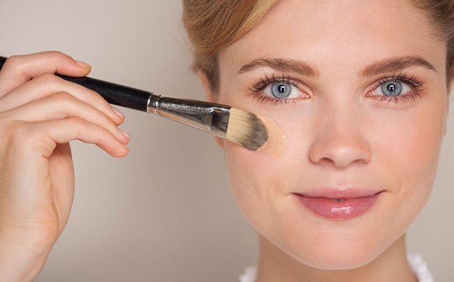 Illustration de l'article : 16 id&eacute;es re&ccedil;ues sur le maquillage