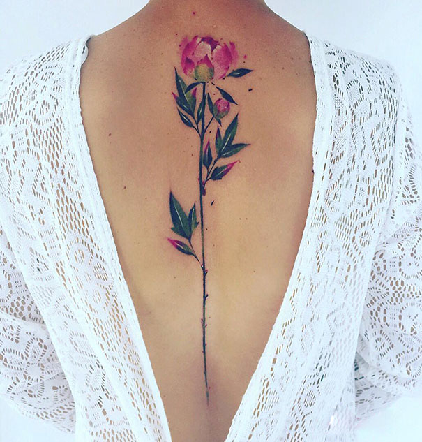 Illustration de l'article : Ces 20 idées de tatouages féminins à réaliser sur la colonne vertébrale