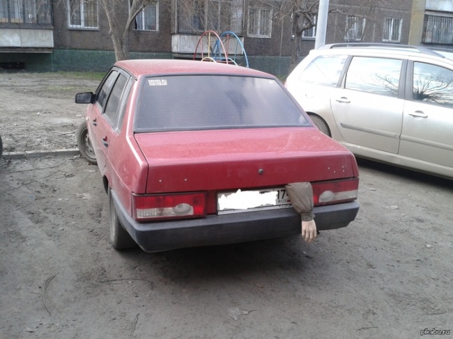 Illustration de l'article : 29 voitures totalement improbables vues sur les diverses routes du monde