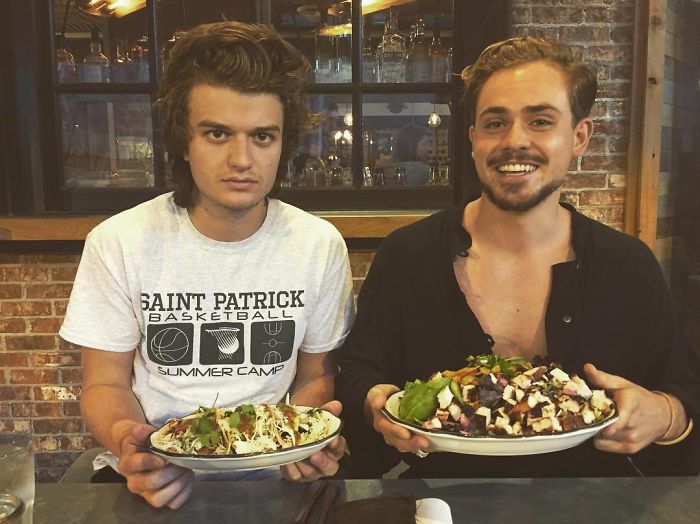 Illustration de l'article : 20 photos qui montrent la complicité des acteurs de Stranger Things hors caméra