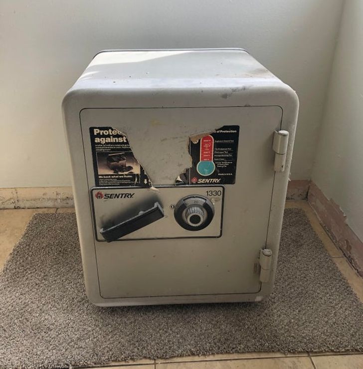 Illustration de l'article : Ces 18 photos des découvertes qu'on peut faire en emménageant