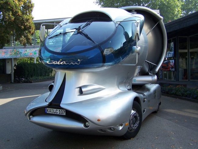 Illustration de l'article : 29 voitures totalement improbables vues sur les diverses routes du monde