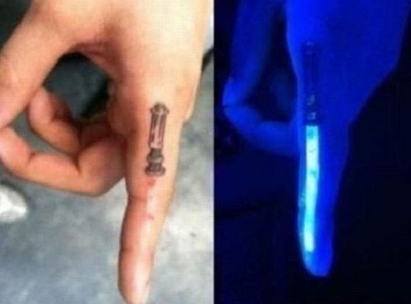 Illustration de l'article : 15 tatouages phosphorescents &agrave; couper le souffle