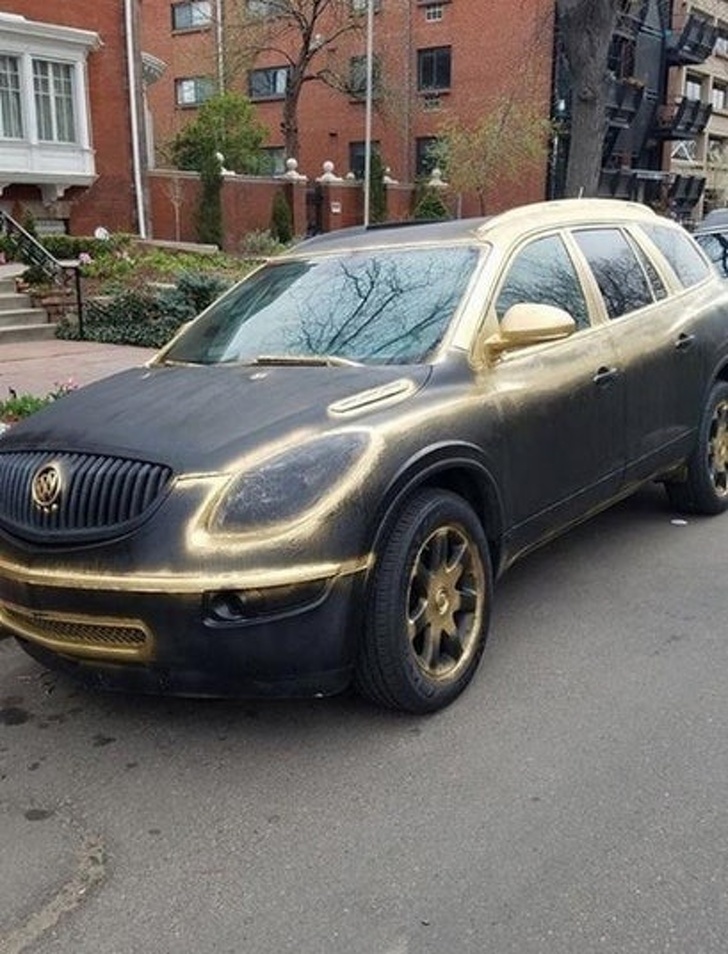 Illustration de l'article : Ces 27 personnes qui devraient arrêter de réparer des choses