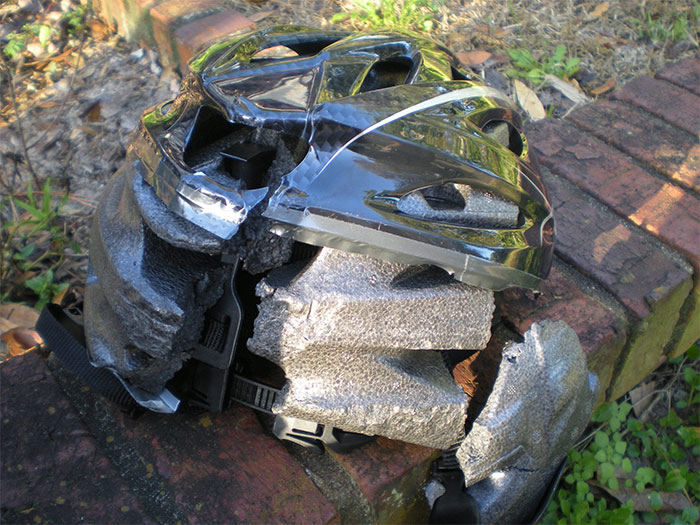 Illustration de l'article : 51 photos qui montrent que porter un casque est indispensable si l'on tient &agrave; la vie