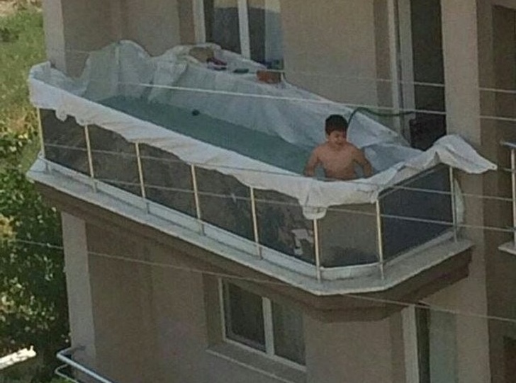 Illustration de l'article : Ces 20 photos de personnes qui ne devraient rien toucher