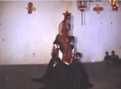 Illustration de l'article : 15 dangers que vous encourez en portant une robe de soirée