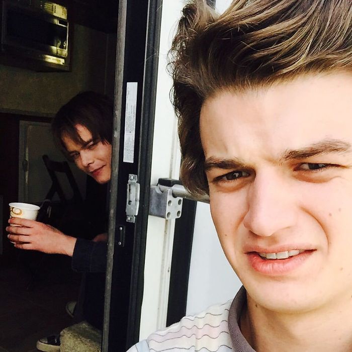 Illustration de l'article : 20 photos qui montrent la complicité des acteurs de Stranger Things hors caméra