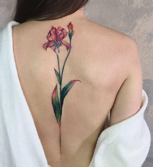 Illustration de l'article : Ces 20 idées de tatouages féminins à réaliser sur la colonne vertébrale
