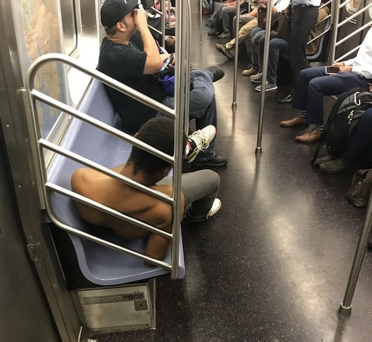 Illustration de l'article : Ces 22 photos de personnes touchées par la malchance dès le réveil