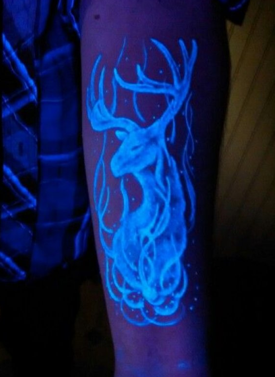 Illustration de l'article : 15 tatouages phosphorescents &agrave; couper le souffle