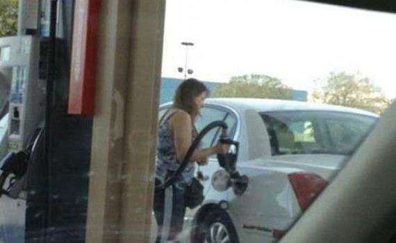 Illustration de l'article : 13 personnes qui ont encore du mal avec le fonctionnement des stations service