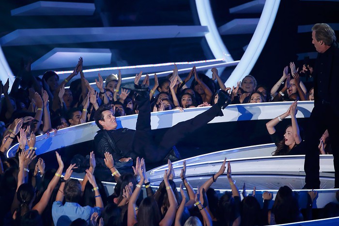 Illustration de l'article : Ces 14 chutes mémorables de stars vécues en direct