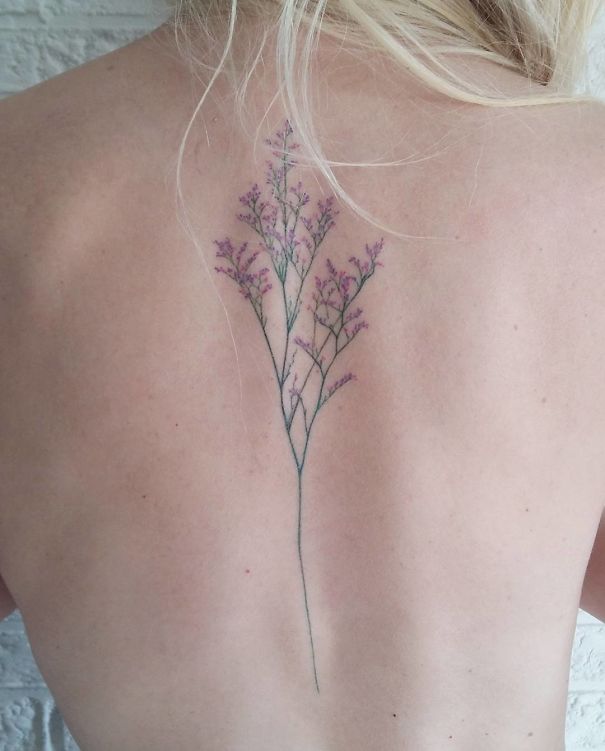 Ces 20 idées de tatouages féminins à réaliser sur la colonne vertébrale