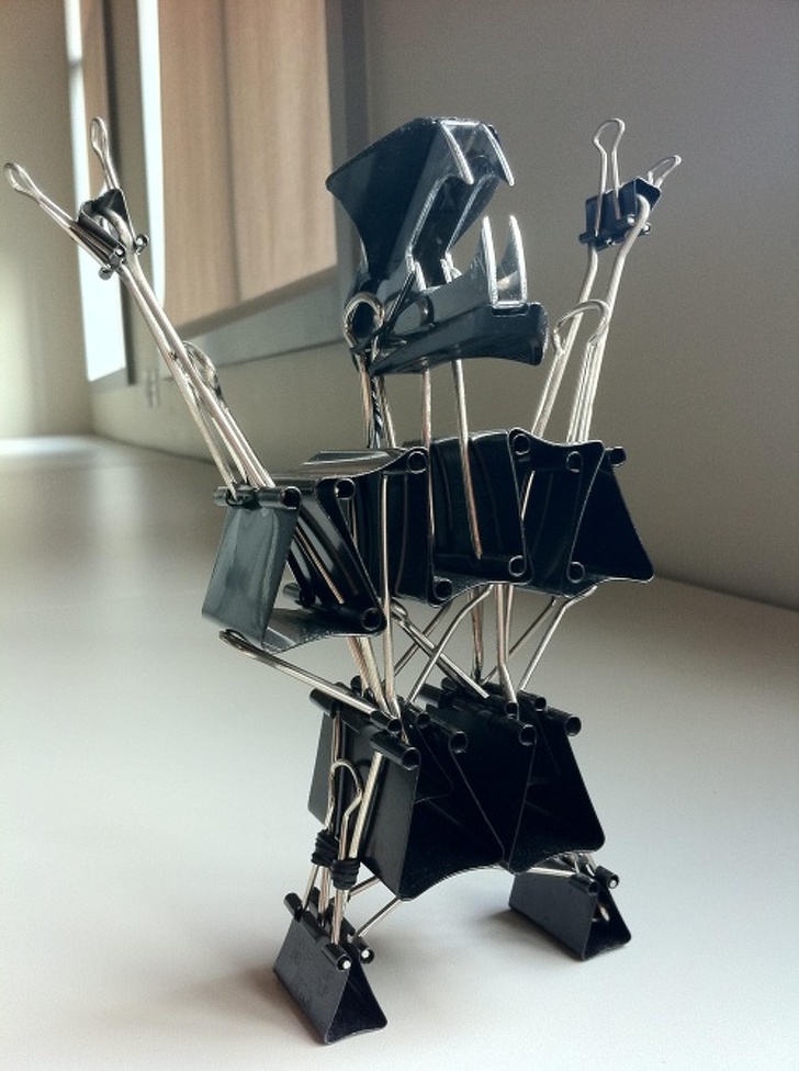 Illustration de l'article : Ces 22 employ&eacute;s qui ont trouv&eacute; une fa&ccedil;on de lutter contre l'ennui au travail