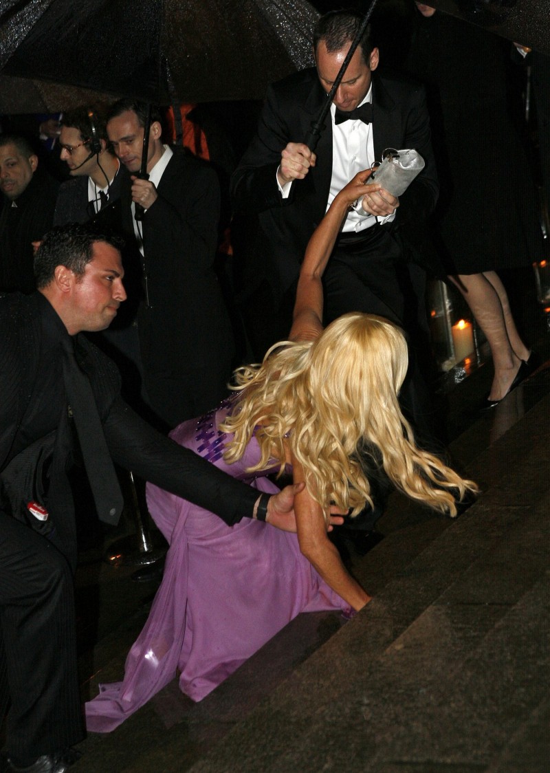 Illustration de l'article : Ces 14 chutes mémorables de stars vécues en direct