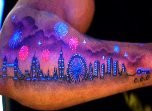 Illustration de l'article : 15 tatouages phosphorescents &agrave; couper le souffle