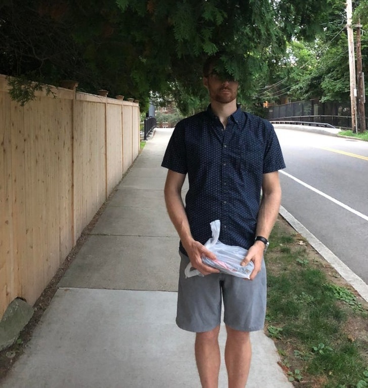 Illustration de l'article : Ces 20 photos qui montrent la difficult&eacute; parfois d'&ecirc;tre une personne de grande taille