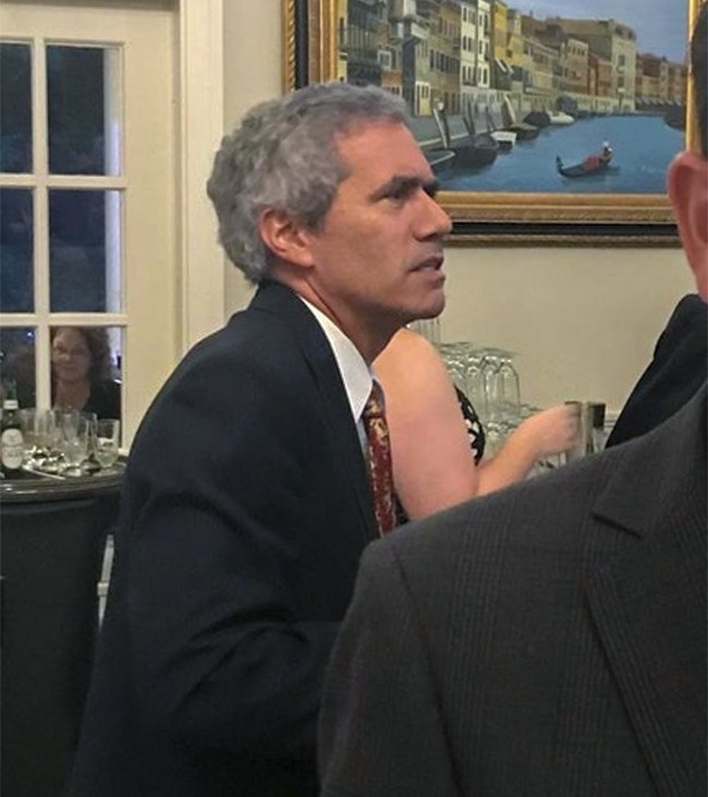 Illustration de l'article : Ces 24 personnes ont une ressemblance frappante avec un personnage connu