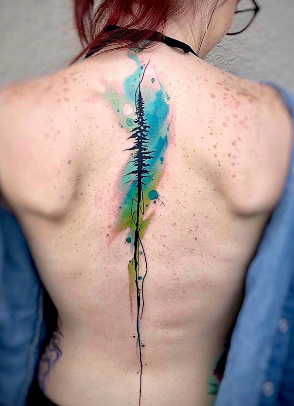Illustration de l'article : Ces 20 idées de tatouages féminins à réaliser sur la colonne vertébrale