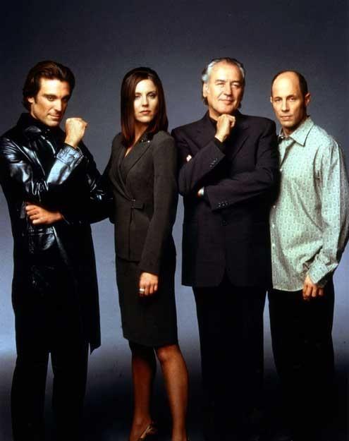 Illustration de l'article : 10 séries cultes des années 90 et 2000 qu'on aurait aimé ne pas voir disparaître !